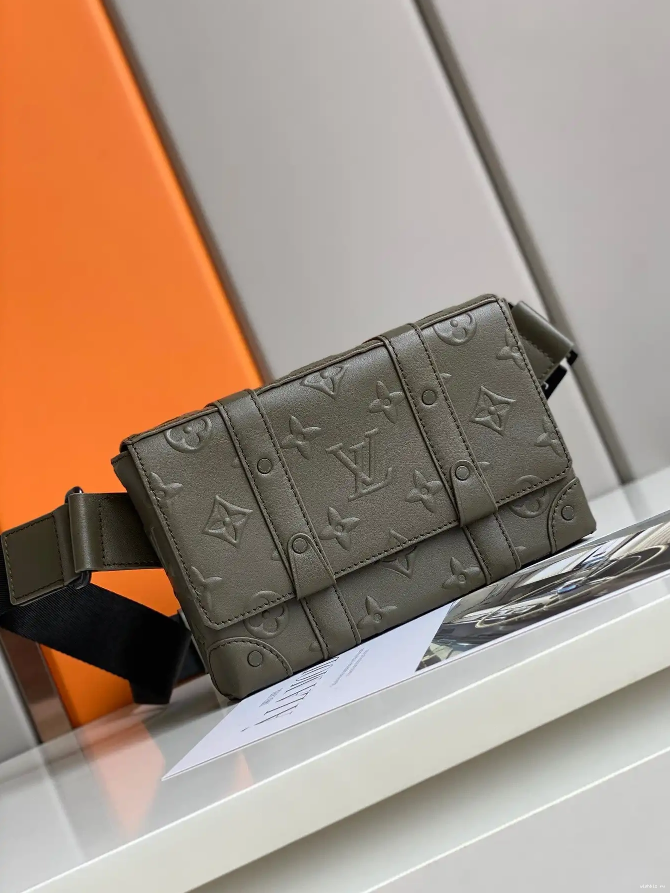 WIS VUITTON LOUIS TRUNK SLINGBAG 0605